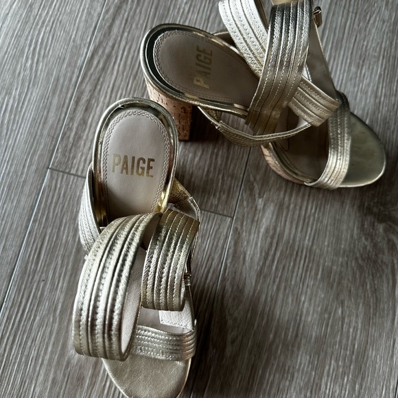 HOT 🔥🔥 Paige straps gold platform heels. Like new - Picture 4 of 4
